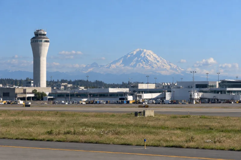The Seattle-Tacoma airport control tower with Mount Rainier behind it.